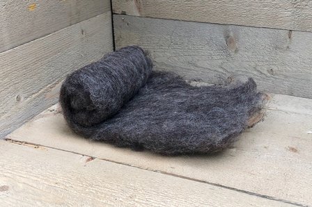 100 g gewaschene Vlieswolle - Blaue Texelschaf (Mittelgrau)