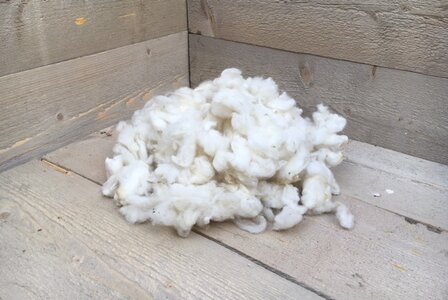 100 g - weiche Füllung - gewaschen Flockenwolle (Wollweiß)