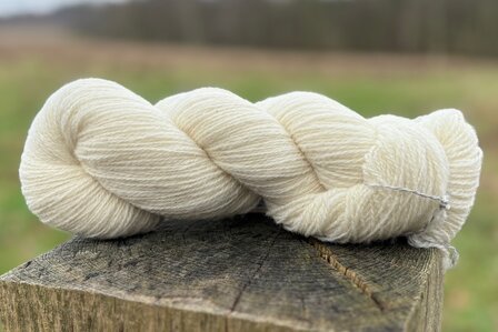 Gezwirntes Strickgarn LL 400 m - Texelschaf Lammwol. (Wollweis)