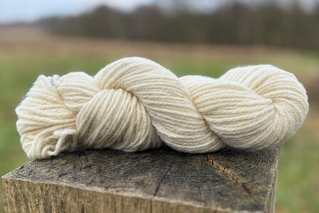 Gezwirntes Strickgarn LL 130 m - Drenter Heideschaf Lammwolle (Wollweis)