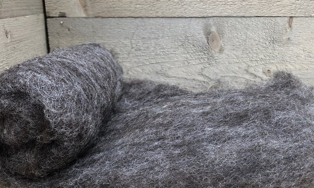 100 g gewaschene Vlieswolle - Blaue Texelschaf (Mittelgrau)