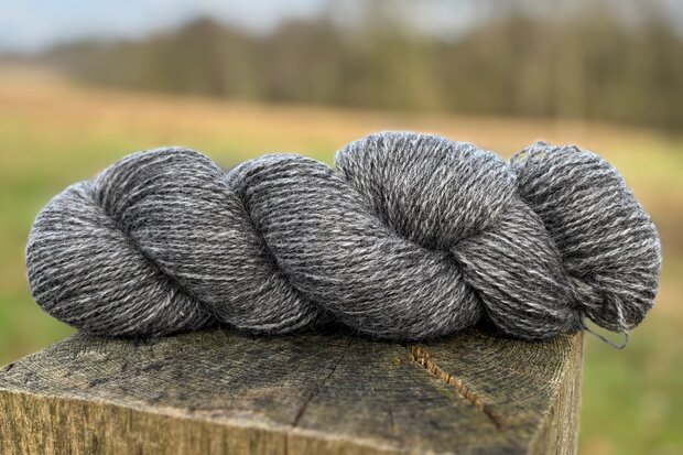 Gezwirntes Strickgarn LL 275 m - Gotland Pelzschaf (Grau)