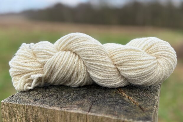 Gezwirntes Strickgarn LL 130 m - Drenter Heideschaf Lammwolle (Wollweis)