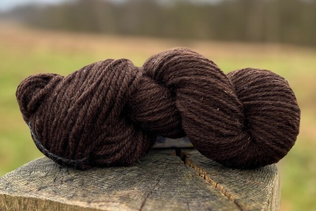 Gezwirntes Strickgarn LL 130 m - Bergschaf (Braun)